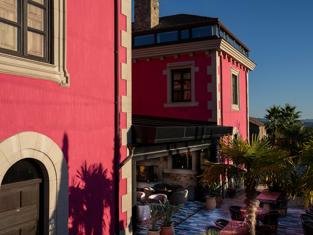 The pink-walled front terrace of Casa Beatnik hotel 