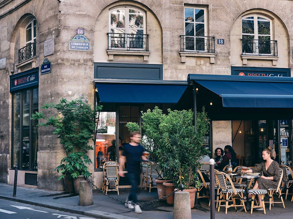 Le Marais Neighbourhood: Insider Tips From A Local - Dreamer at